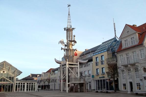 Der Sous Turm auf dem Marktplatz in Aurich